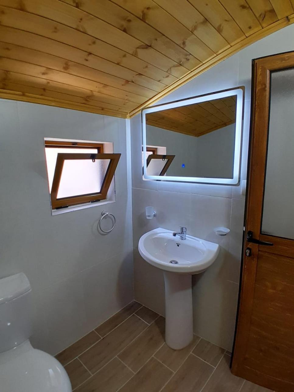 Guest House Ejona Gjirokastër المظهر الخارجي الصورة